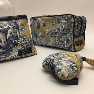 #decorationsenteur #portesenteur #madeinfrance #cadeaufemme #toiledejouy #ideecadeaupascher #parfuminterieur #faitmaison #lovesenteurs #gardesenteur #interieurmadeinfrance