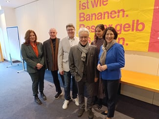 Die Landtagskandidaten Martin Göddertz und Peter Tsao-Adolphs (3. und 4. von links) starteten mit Unterstützung von (von links) Sandra Weeser, Ulrich van Bebber, Christina Steinhausen und Daniela Schmitt in den Wahlkampf. Foto: Fritz-Peter Steinhausen