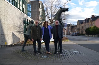 FDP will den Amtsschimmel auf Trab bringen. Die Wartezeiten bei der Kfz-Zulassung sollen kürzer gefährden, das fordern (von links) Dominik Graf von Spee, Christina Steinhausen und Ulrich van Bebber