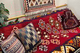 ペルシャ絨毯と食卓