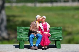 「人生１００年時代」環境改善が必要です