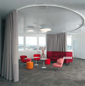 Meetingraum im Durchmesser von 8m von Creation Baumann mit Akustikstoff