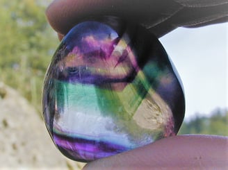 Fluorit BI 1,43 mit seiner unter den Mineralen aussergewöhnlich breiten Farbpalette ist von moderater Brillanz.