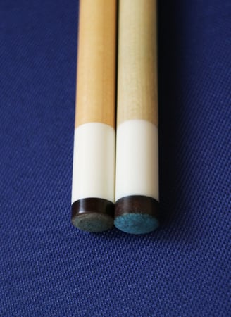 左：WB（エスピリチュ）、右：やたら分厚いスモウ（キケル）