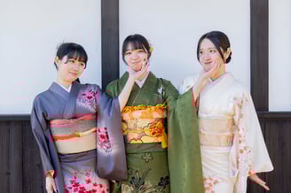 愛知県　扶桑町のフォトスタジオ　【f-st.】Photo studio レンタル振袖　ロケーション撮影　三姉妹