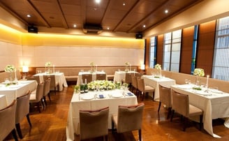 クリックで店舗ご案内ページに移動します