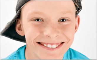 Sicheres Gefühl mit geschützten Zähnen (© Aliaksei Sabelnikau - Fotolia.com)