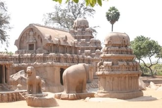 Nicht gebaut, sondern aus Felsen geschlagen in Mama