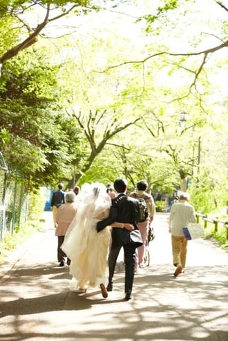 ふたりで歩く、ずっと長く続く幸せな結婚生活の道のりの第一歩を飾る花たちを、ひとつひとつ心をこめてお作り致します。