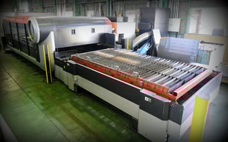 ３軸リニアドライブ搭載レーザー加工機