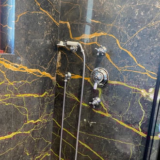 douche à l'italienne en marbre Yellow Veins