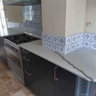 plan de travail cuisine en quartzite mont blanc finition adoucie 