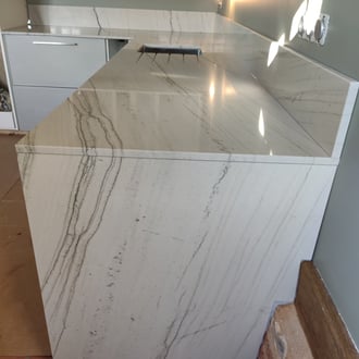 plan de travail cuisine quartzite mont blanc finition polie