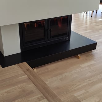 socle de cheminée en granit noir du Zimbabwe