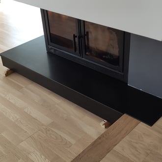 socle de cheminée en granit noir du Zimbabwe