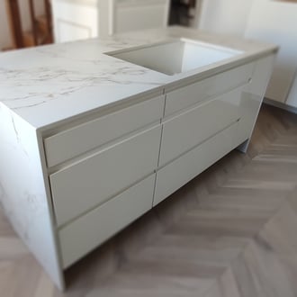 plan de travail cuisine et ilôt central en Dekton Entzo