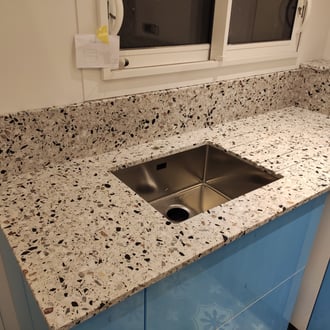 plan de travail cuisine terrazzo blanc 