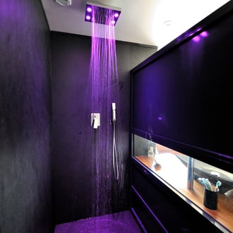 Douche à l'italienne en ardoise noire