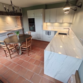 plan de travail cuisine quartzite mont blanc finition polie