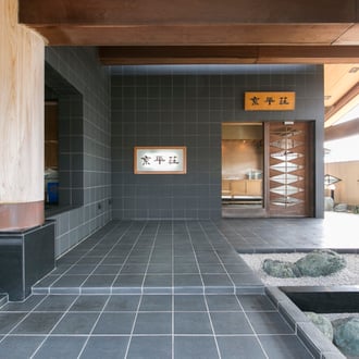 玄関入口真正面