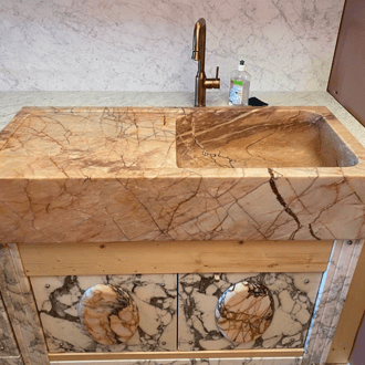 Evier taillé dans la masse en marbre du languedoc- France 