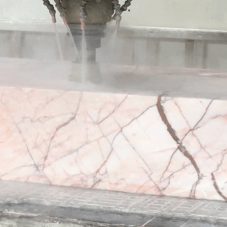 Evier taillé dans la masse marbre rose du Languedoc - France 