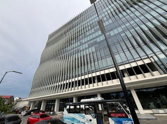 視察したDEMOSA社の本社社屋