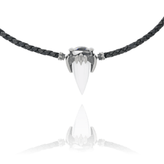 Ledercollier mit einem Gremlin Anhänger in Weissgold und einem Bergkristall, angefertigt von der Goldschmiede OBSESSION Zürich und Wetzikon