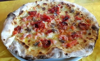 Пицца в Риме, Италия фото