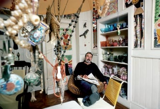 Lothar-Günther Buchheim in seinem Esszimmer in Feldafing, 1970er Jahre (Foto: Diethild Buchheim, Buchheim Museum der Phantasie, Bernried am Starnberger See)