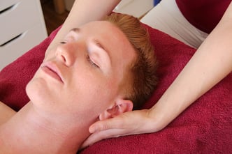 Wimpern und Augenbrauen färben und zupfen - auch mit Wachs, bei maximum care cosmetics Zürich, Zürich Nord