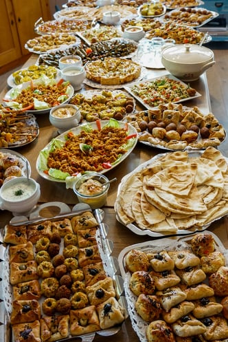 Grosses Buffet mit diversen marokkanischen Spezialitäten