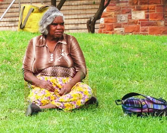 die Frauen waren nicht sehr geschmackvoll gekleidet