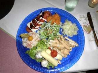 - Der große Salatteller mit Teilfrischen Zutaten für 8,50€ -