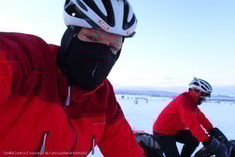 Als Radfahrersollte man auf eine Gesichtsmaske oder ein Schlauchtuch zurückgreifen