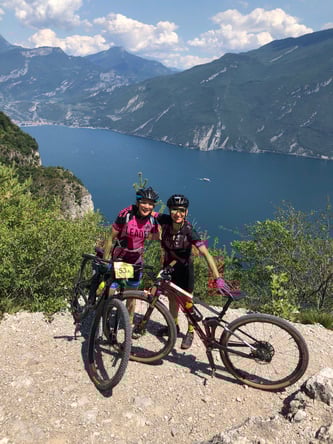 Daniele Troesch und Lorenza Menapace bei der Bike Transalp 2021