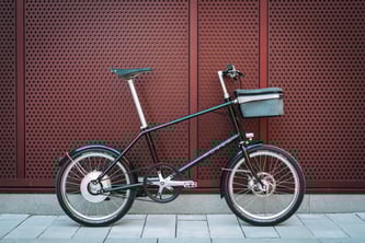 In der Kategorie „Exzellentes Produkt-Design – Fahrräder und E-Bikes“ lässt das minimalistische City E-Bike die Mitbewerber hinter sich