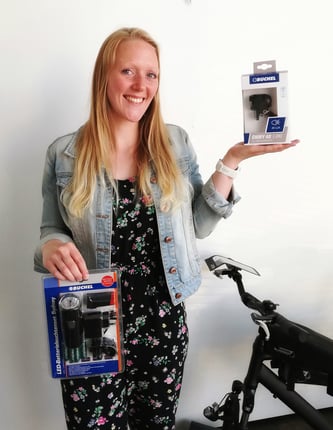 Ganz im Zeichen der Umwelt auf Kartonage umgestellt: Deborah Foht aus der Büchel-Einkaufsabteilung ist mit der Disposition der neuen Verpackungen und der Produkte betraut.                                                       Foto: Büchel 