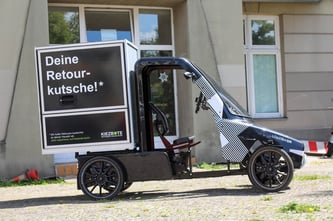 Lastenfahrrad Loadster an Kiezbote Berlin übergeben ©Citcar