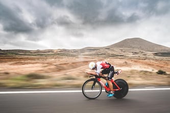 Wer auf Lanzarote abfährt, bucht die aussichtsreichen Eindrücke wilder Natur und karger Vulkanlandschaften gleich mit. / Foto: Turismo Lanzarote/Club La Santa Fotografía