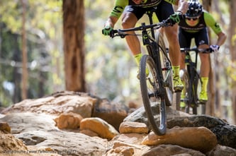 Vergleichbar mit einem Formel-1-Rennen wird eine Rundstrecke festgelegt, die von den Sportlern mehrfach durchfahren wird.