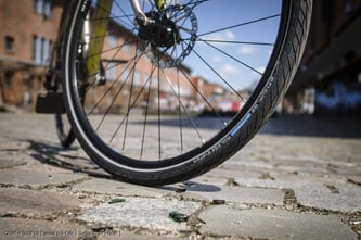 Anders als bei Autoreifen gibt es bei Fahrradreifen keine vorgeschriebene Profiltiefe zur Orientierung.