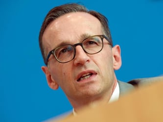 Minister Maas: Nach derzeitigem Ermittlungsstand gibt es «keinen Bezug zwischen Deutschland und den Anschlägen in Paris». Foto: Paul Zinken