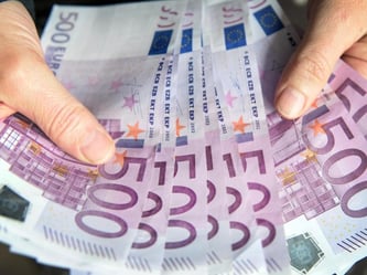 Die Bundesregierung erwägt ein Limit von 5000 Euro an Bargeld, um Geldwäsche und die Finanzierung von Terrorismus zu bekämpfen. Foto: Patrick Seeger