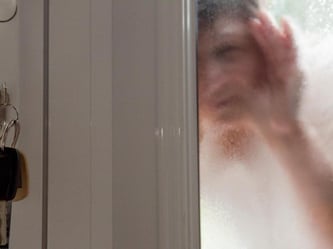 Es ist kein schönes Gefühl, sich ausgesperrt zu haben. Doch eine Versicherung, die für den Schlüsseldienst aufkommt, rechnet sich laut Verbraucherschützern oft nicht. Foto: Kai Remmers