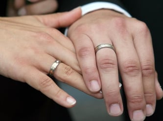 Nur bei jedem zehnten Paar haben beide Partner ein ähnlich hohes Einkommen. Foto: Frank Leonhardt