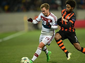 Die Bayern um Mario Götze (l) waren nach dem 0:0 enttäuscht. Foto: Andreas Gebert
