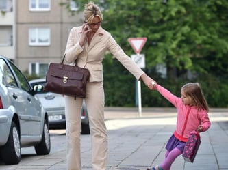Bayerns SPD will sich um die Vereinbarkeit von Familie und Beruf bemühen. Foto: P. Pleul/Archiv