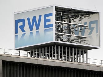 RWE hat sich durch den Verkauf der Öl- und Gastochter Dea etwas Luft verschafft. Foto: Roland Weihrauch/Archiv