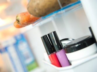 Augencreme kann Wunder wirken. Foto: Mascha Brichta